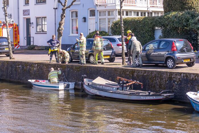 Bootje slaat om in oude stadshaven