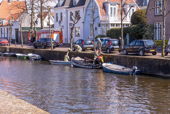 Bootje slaat om in oude stadshaven