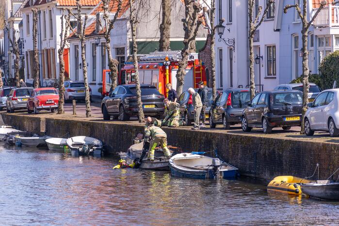 Bootje slaat om in oude stadshaven