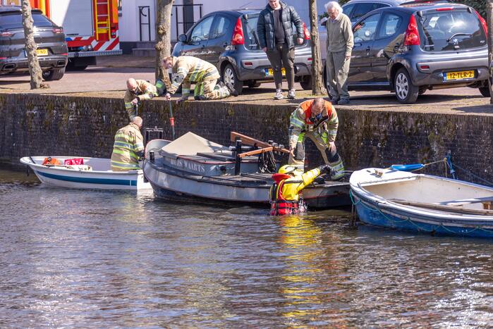 Bootje slaat om in oude stadshaven