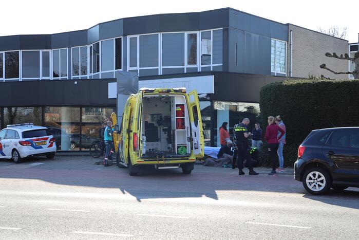 Fietser gewond bij botsing met auto