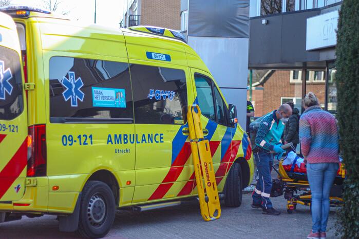 Fietser gewond bij botsing met auto