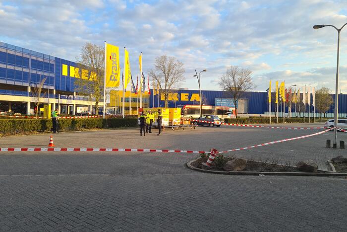 Politie doet onderzoek naar schietpartij op parkeerplaats Praxis