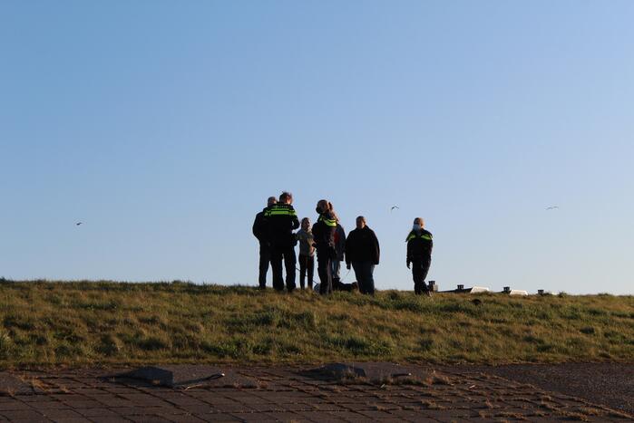 Vaarverkeer stilgelegd door zoekactie naar persoon in water