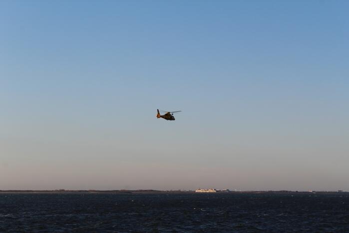 Vaarverkeer stilgelegd door zoekactie naar persoon in water