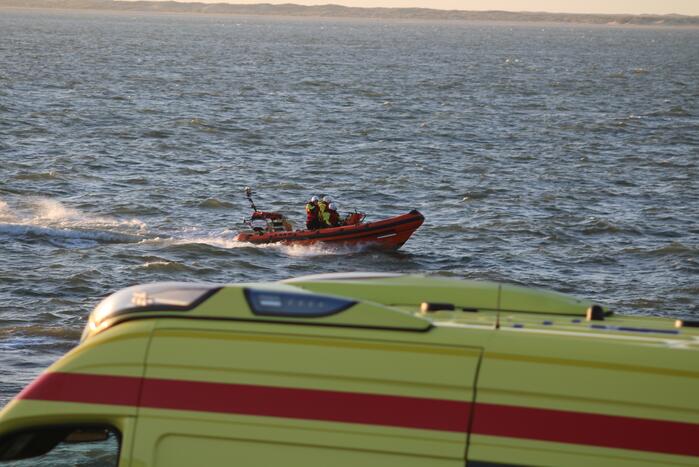 Vaarverkeer stilgelegd door zoekactie naar persoon in water