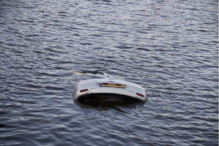 Auto kopje onder door vergeten handrem