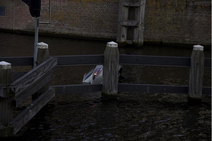 Auto kopje onder door vergeten handrem