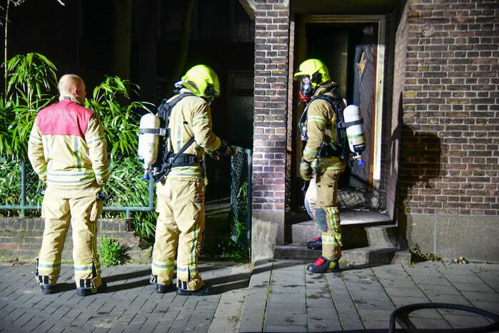 Brand in portiek van woning
