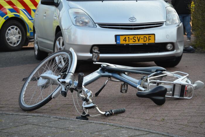 Gewonde na ongeval tussen e-bike en auto