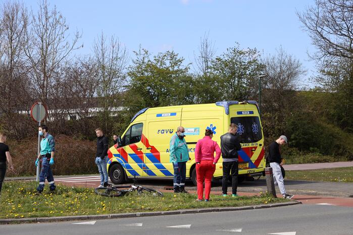 Mountainbiker geschept door auto