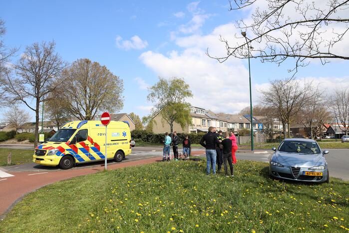 Mountainbiker geschept door auto