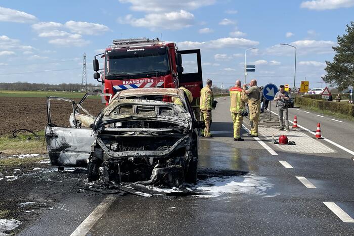 Auto verwoest door brand