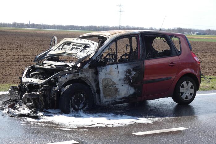 Auto verwoest door brand