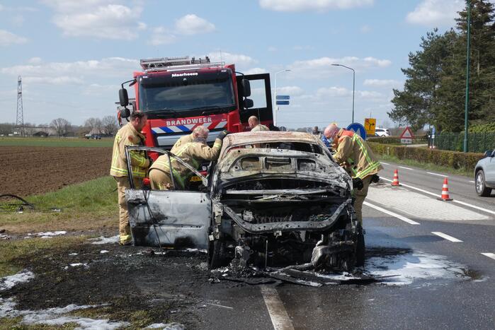 Auto verwoest door brand