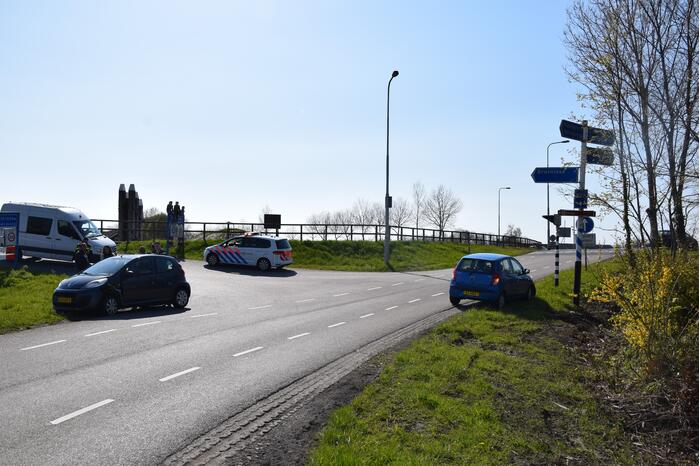 Twee auto's betrokken bij frontale aanrijding