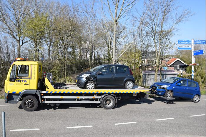 Twee auto's betrokken bij frontale aanrijding