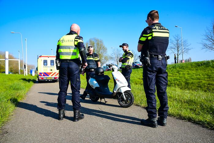 Scooterrijder zwaargewond bij eenzijdig ongeval