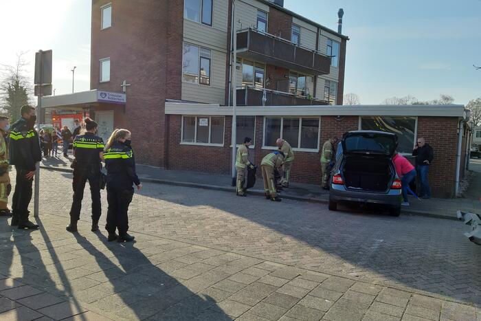 Auto slaat over de kop