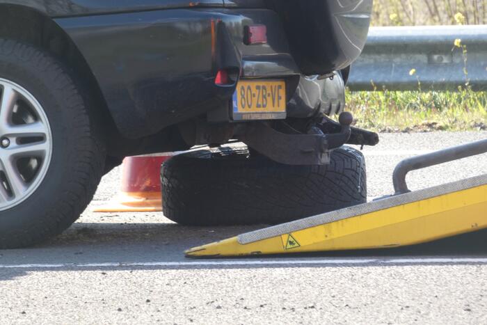 Auto verliest wiel bij ongeval