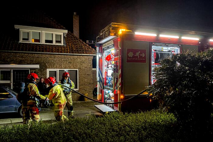 Smeulende kolen in container veroorzaken flinke brand