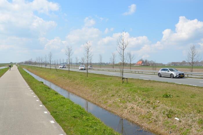 Mini Cooper total-loss na botsing tegen vangrail