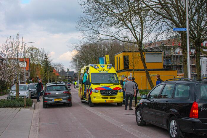 Fietser botst op maaltijdbezorger bij inhaalactie