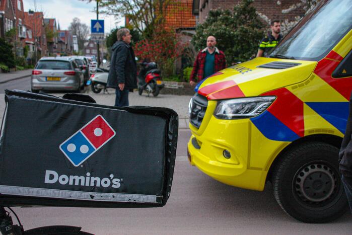 Fietser botst op maaltijdbezorger bij inhaalactie
