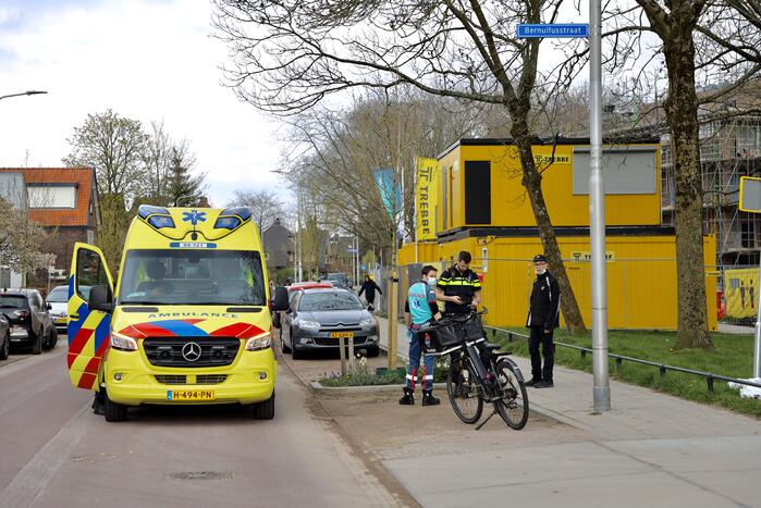 Fietser botst op maaltijdbezorger bij inhaalactie