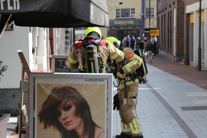 Gaslekkage ontstaan bij pand in winkelstraat