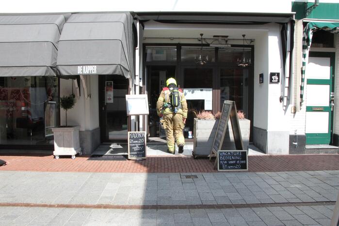 Gaslekkage ontstaan bij pand in winkelstraat