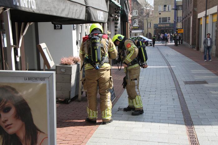 Gaslekkage ontstaan bij pand in winkelstraat