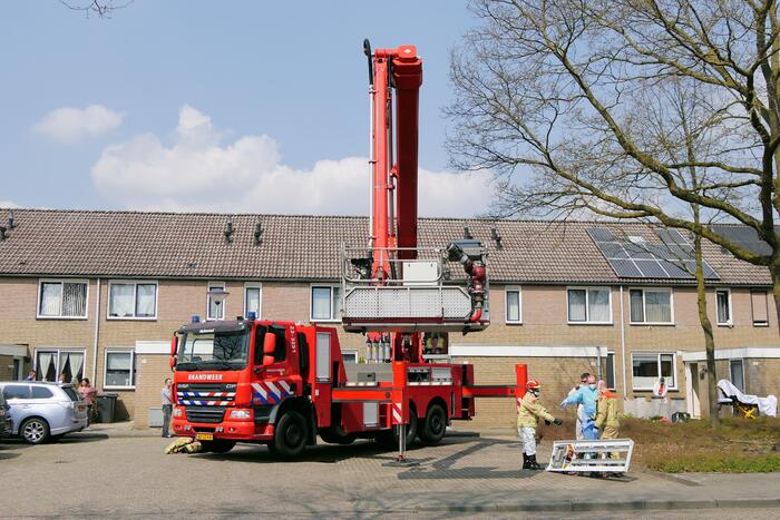 Coronapatiënt uit woning gehaald