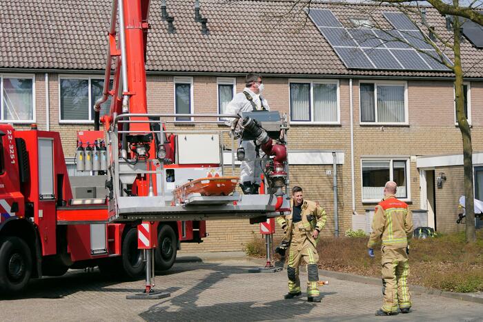 Coronapatiënt uit woning gehaald