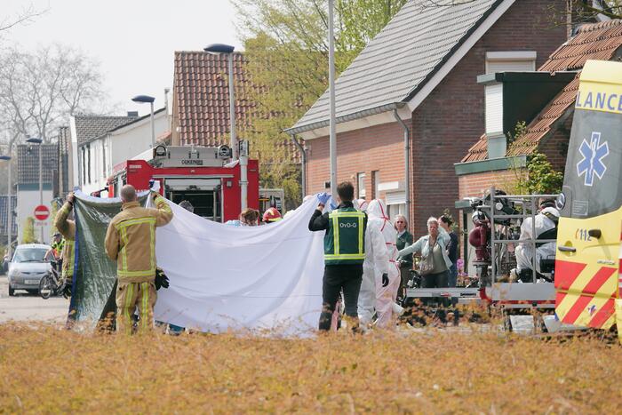 Coronapatiënt uit woning gehaald