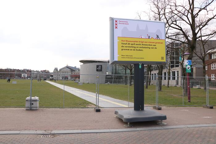 Groot onderhoud aan grasmat Museumplein
