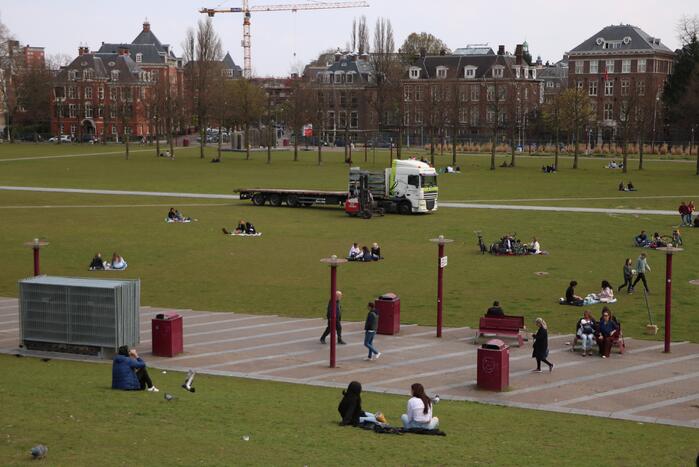Groot onderhoud aan grasmat Museumplein