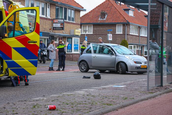 Motorrijder botst op personenauto