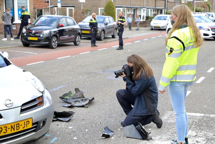 Motorrijder botst op personenauto