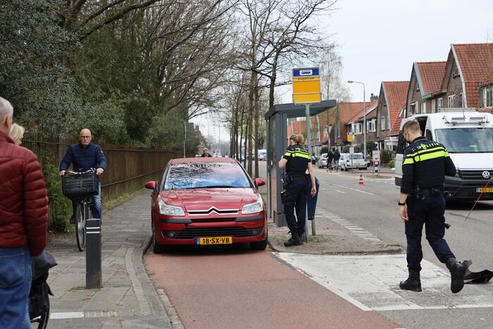 Motorrijder botst op personenauto