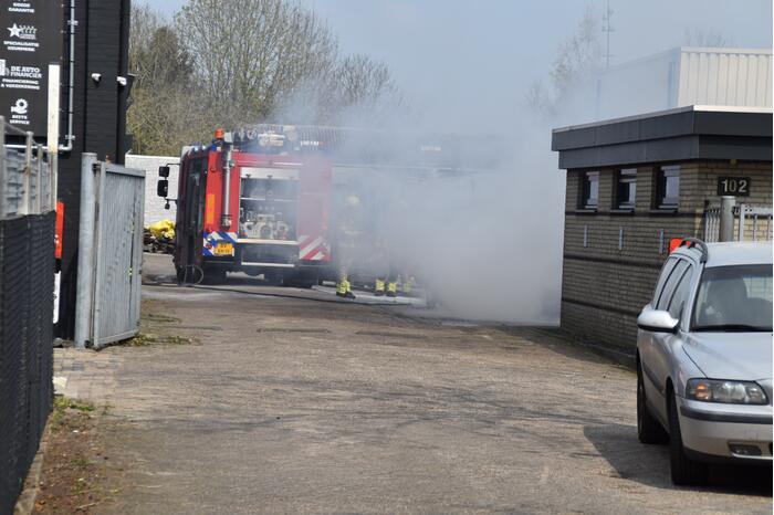 Auto brandt uit bij Fens Occasion Center