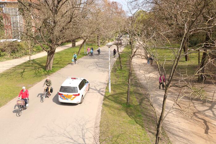 Mooie weer zorgt voor enorme drukte in Vondelpark