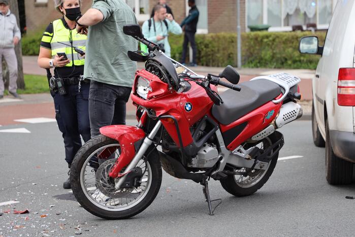 Ernstig ongeval tussen motorrijder en personenauto op kruising