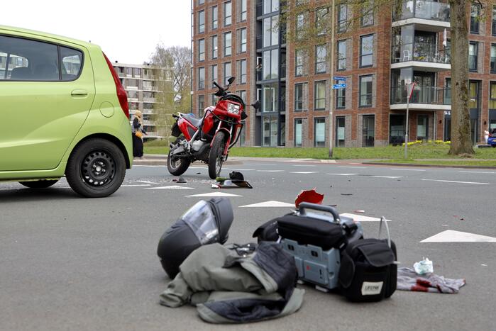 Ernstig ongeval tussen motorrijder en personenauto op kruising