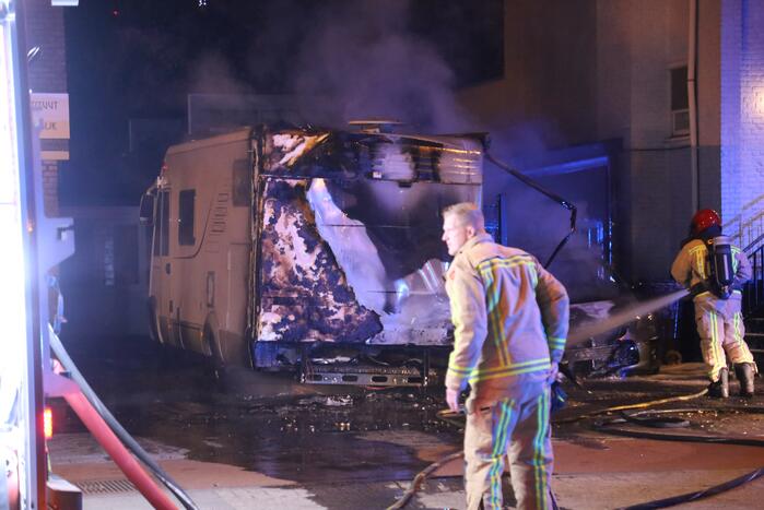 Camper verwoest na aangestoken brand