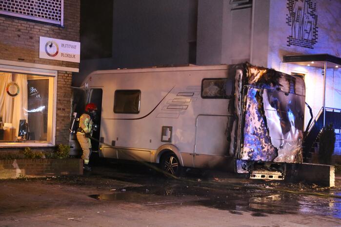 Camper verwoest na aangestoken brand