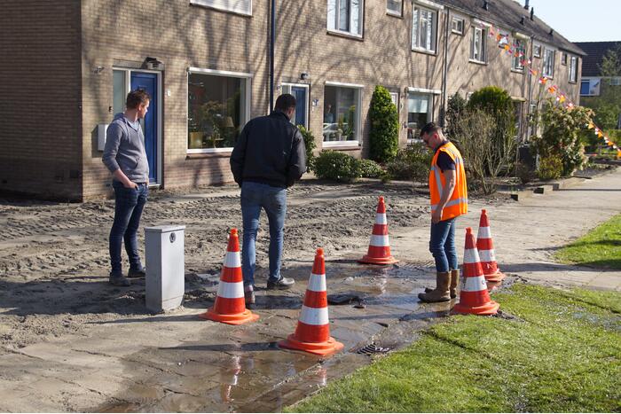 Voetpad verzakt langzaam door waterlekkage