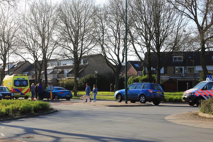 Vrouw op e-bike gewond bij aanrijding
