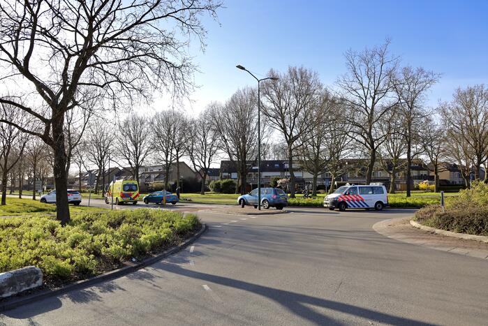 Vrouw op e-bike gewond bij aanrijding