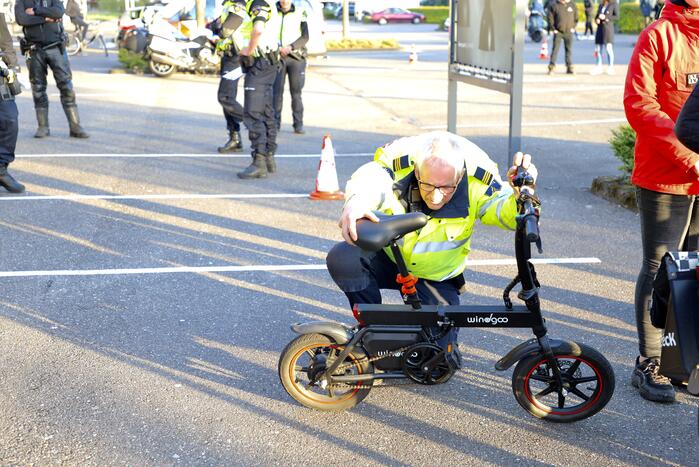 Grote politie controle op parkeerterrein
